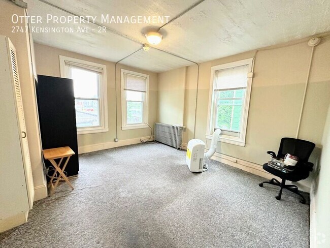 Building Photo - Modest 2nd floor Studio Apt near Shopping ... Unit 2R