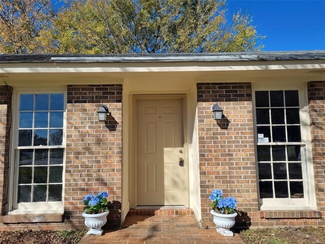 Photo - 2044 Edinburgh Dr