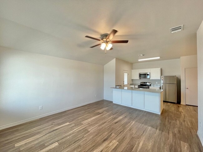 Photo - 1802 Montell St