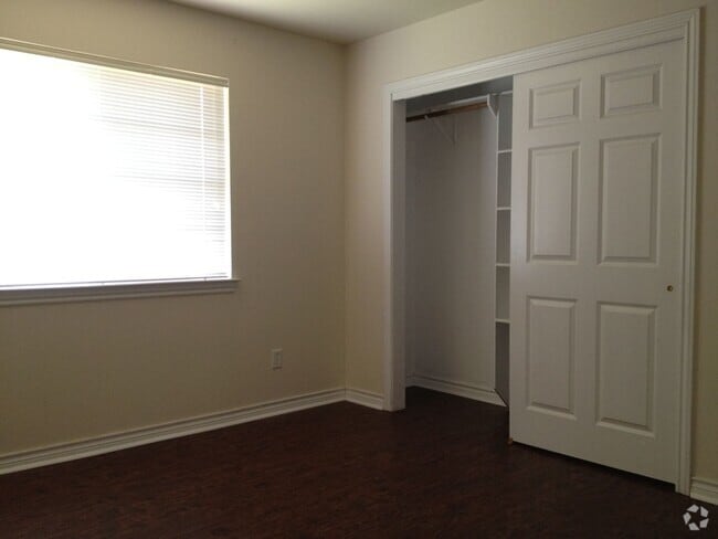 Building Photo - PET FRIENDLY! PRICED RIGHT! SUBLEASE AVAIL... Rental