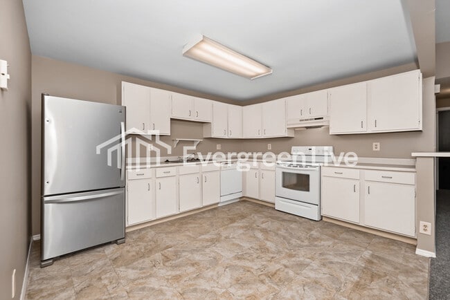Photo - 6130 Honeygate Dr