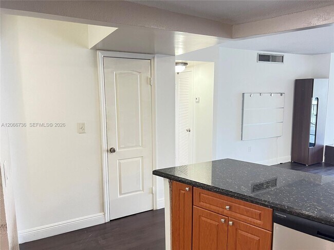 Photo - 1770 NE 191st St Unit 509-1