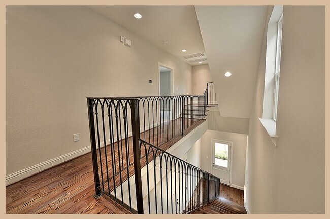 Photo - 215 Willow St