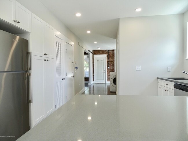 Photo - 410 Bond St Unit 1