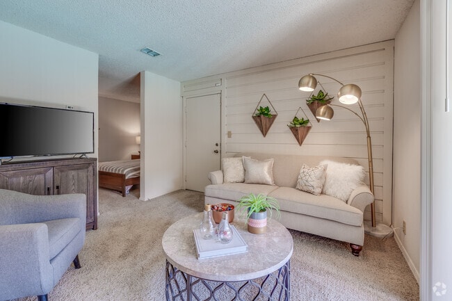 Studio - 1BA - 500SF - Living