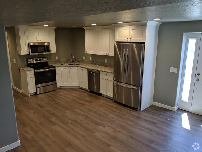 Building Photo - 805 W 750 S Rental