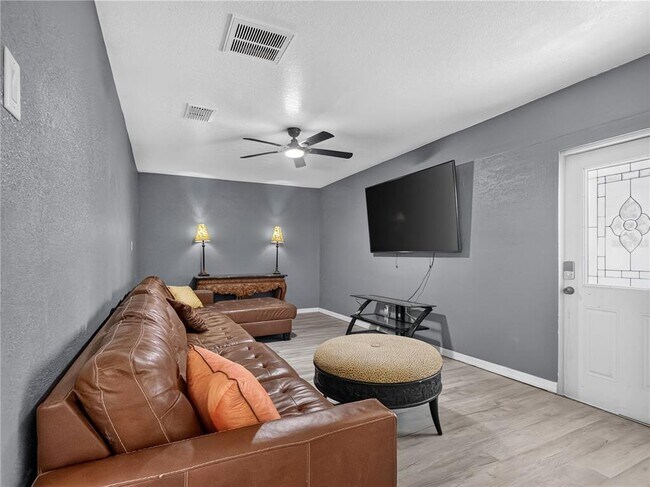 465 Rio Grande Ln