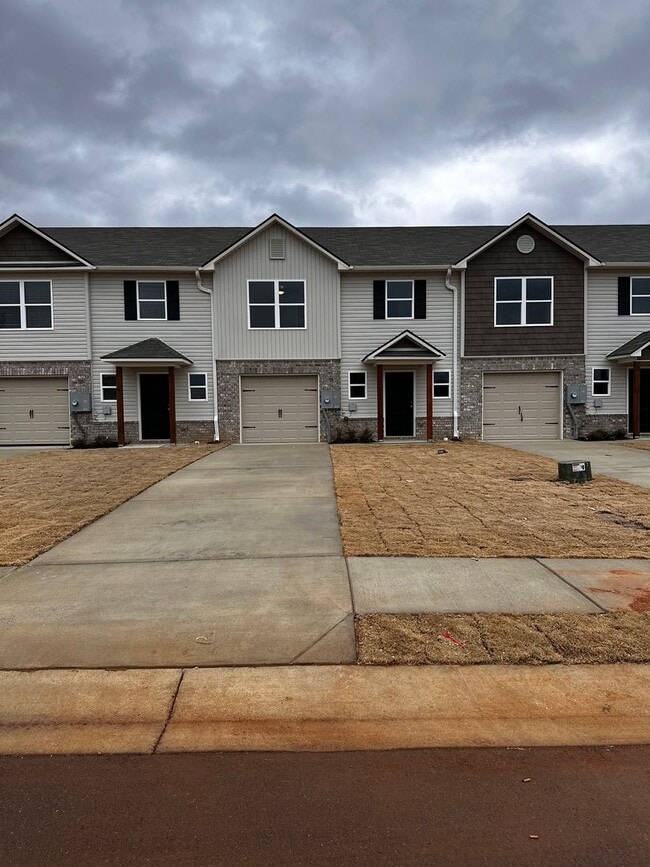 Photo - 2025 Townhome for Rent!