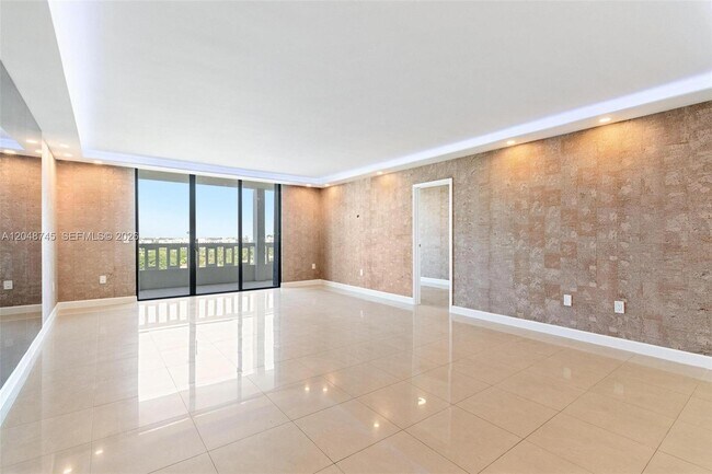 9801 Collins Ave Unit 11-O