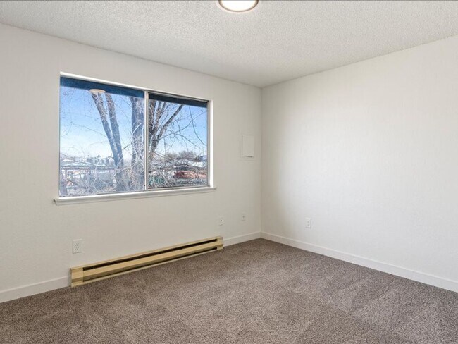 Photo - Kamden Court: Leasing Specials! Great location in Kennewick!