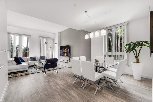 Building Photo - 785 Crandon Blvd Unit 106