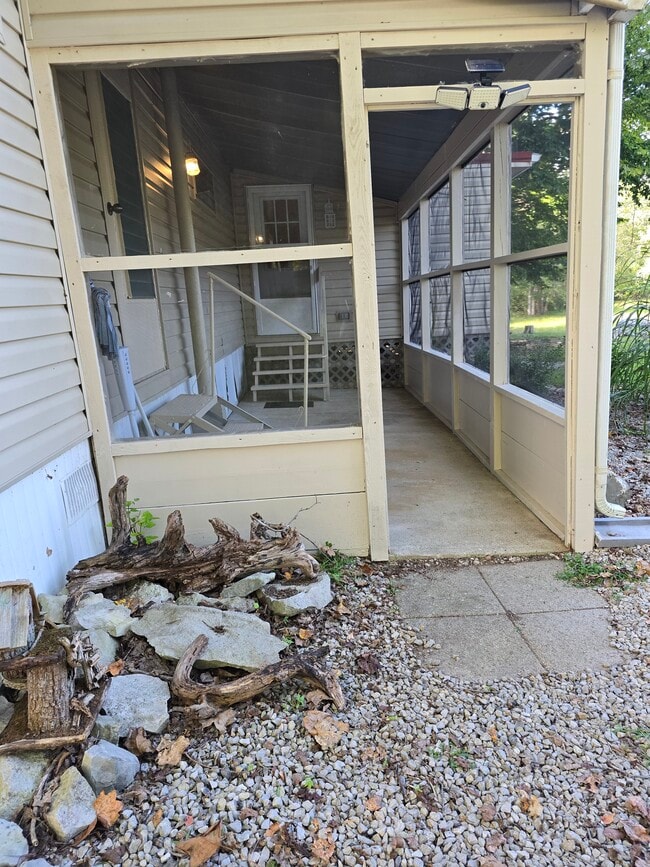 Photo - 145 Maugham Dr