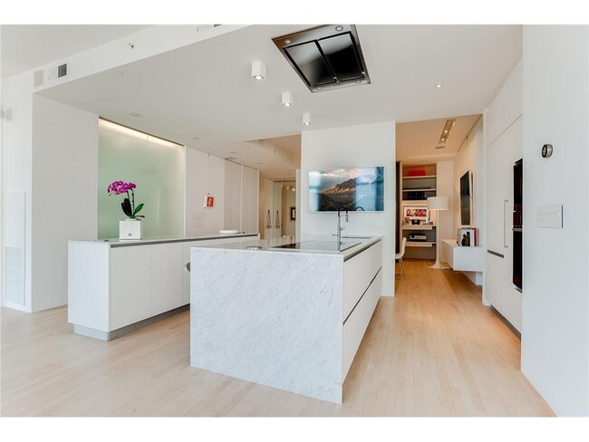 Photo - 201 S 11th St Unidad 830