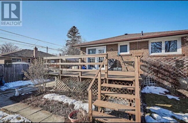 Photo - 901 Crocus Crescent