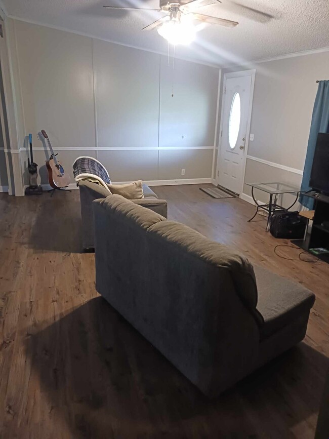 Building Photo - 415 N McComb St Rental
