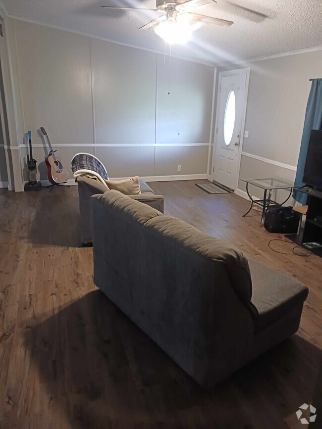 Building Photo - 415 N McComb St Rental