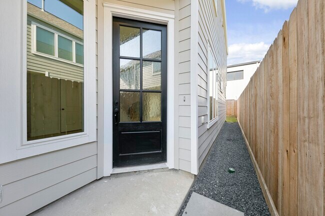 Photo - 946 Judiway St