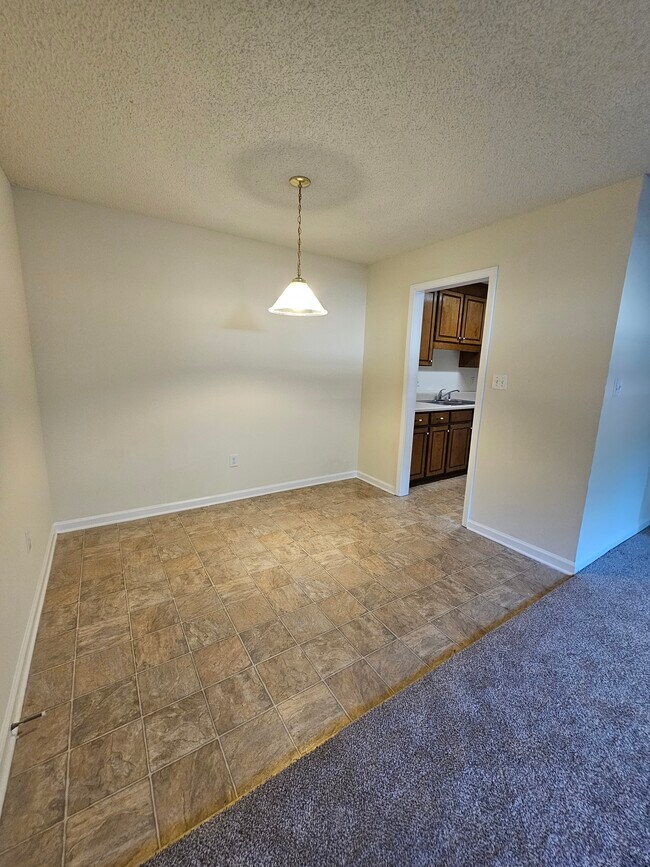 Photo - Wood Glen Apartments