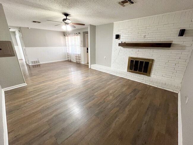 Photo - 2037 Bridge Ave