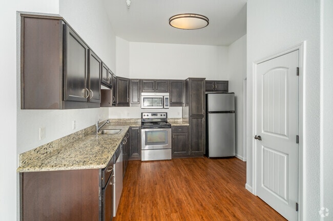 1BR, 1BA - 780SF - Kitchen