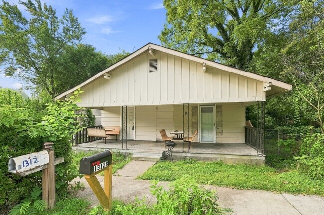 1312 Vernon Pl