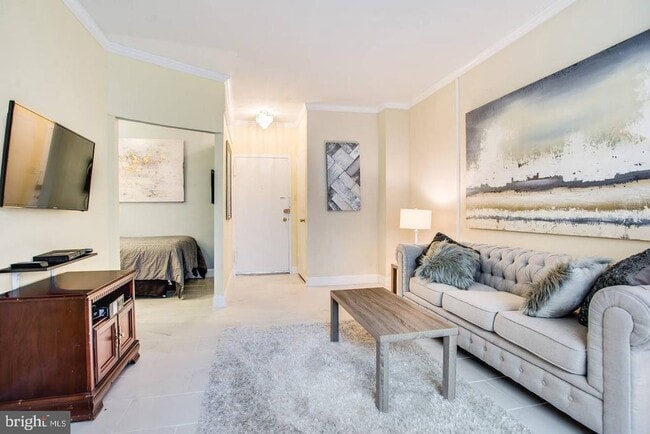 Building Photo - 1021 Arlington Blvd Unit 238