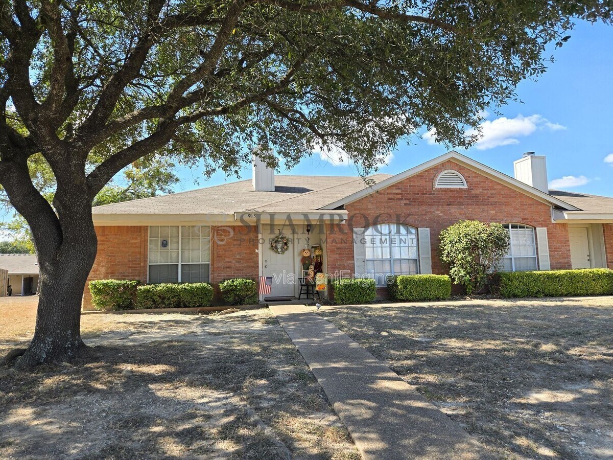 Photo - 915 Vanessa Dr
