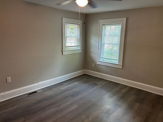 Photo - 5309 Cox Blvd NE