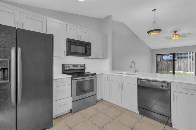 907 Park Villa Cir