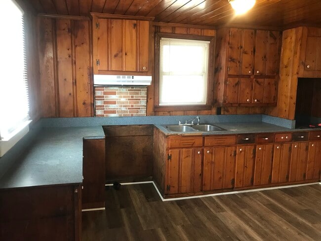 Photo - 1111 N George St