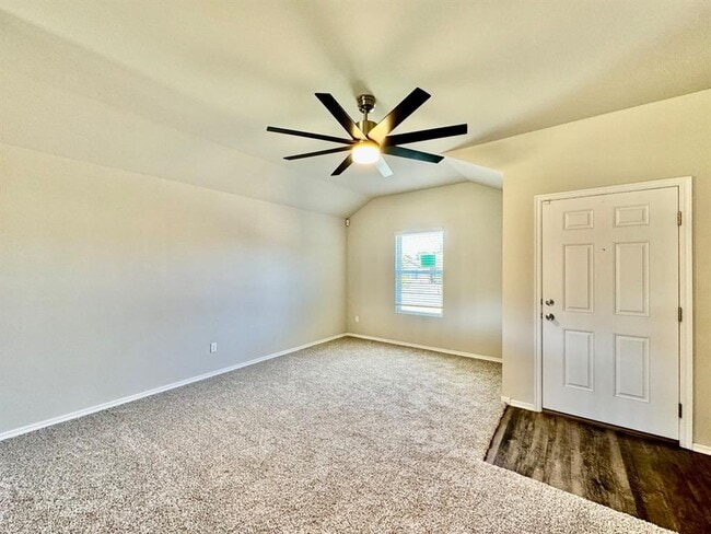 Photo - 933 Klare Ln
