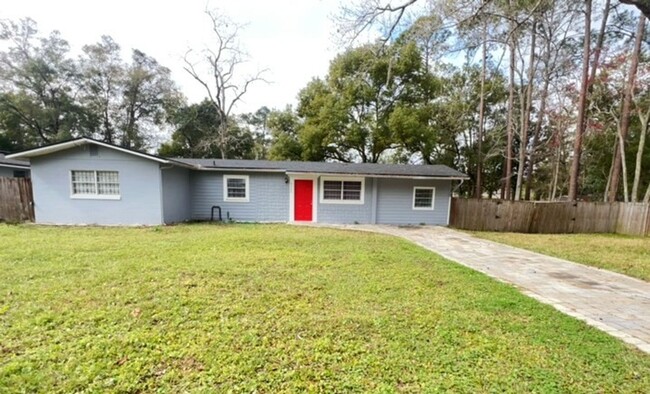 Building Photo - 3BR/1BA HOUSE - Riverview Area **HALF OFF...