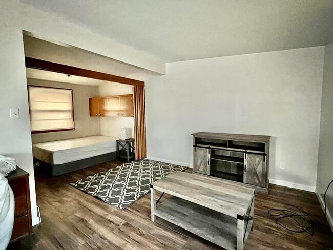 Photo - 2305 Brockman St