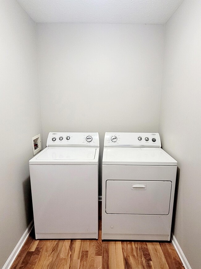 Photo - 730 Bates St SE