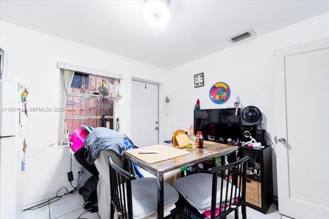 Photo - 317 W 36th St Unit 2