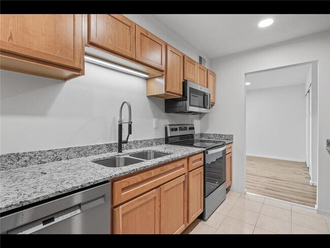 Building Photo - 6328 Barrie Rd Unit 2J Rental