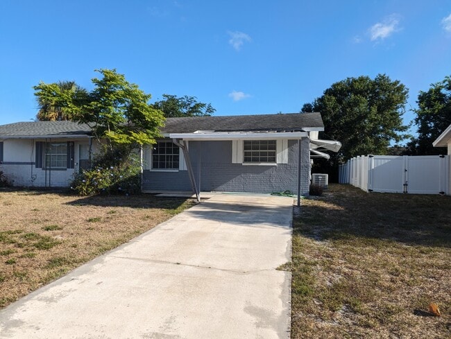 Building Photo - 2443 Mercury Dr