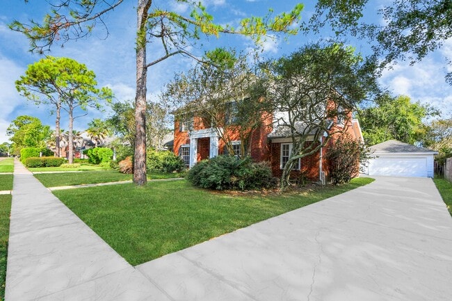 Photo - 15919 Lake Lodge Dr