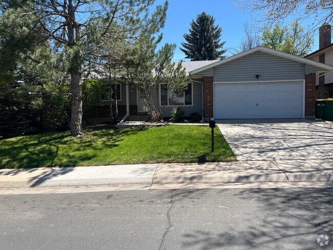Building Photo - Spacious 5 Bedroom, 3 Bath Home Available ...