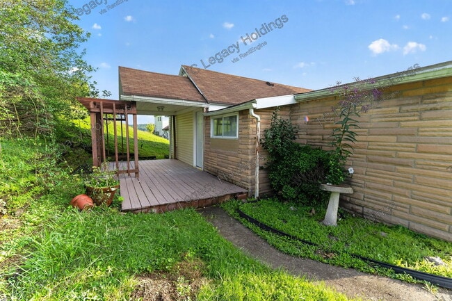 Photo - 649 Maple St