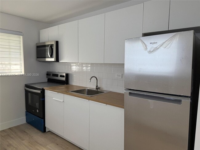 Photo - 1300 NE 110th St Unidad 8