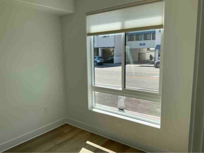 402 W Grand Ave