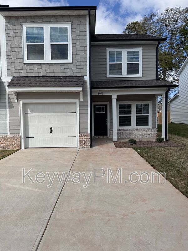 Photo - 2071 Denmark Ave SE