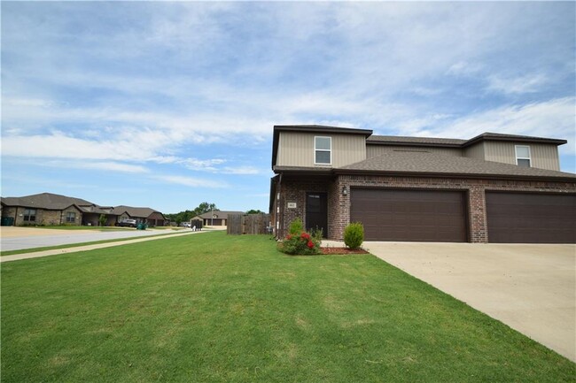 Photo - 463 Red Robin St Townhome