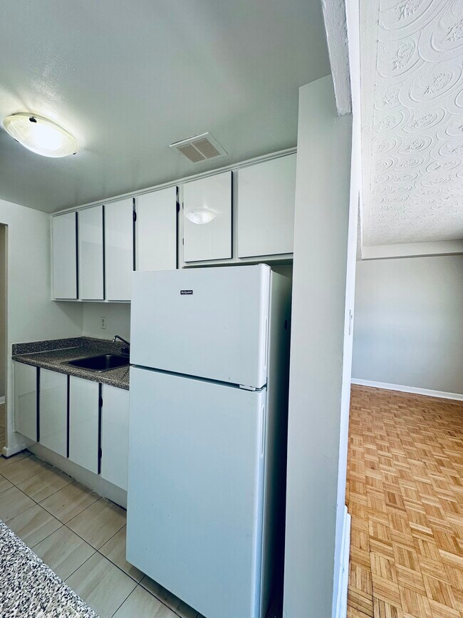 Photo - 1533 WILLOWS APARTMENTS