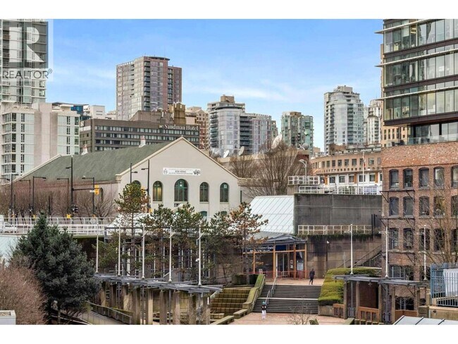 Photo - 183 Keefer Pl