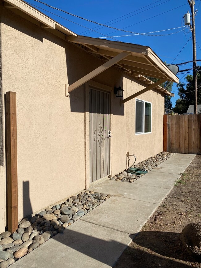Photo - 1412 W Roseburg Ave Apartments Unit B