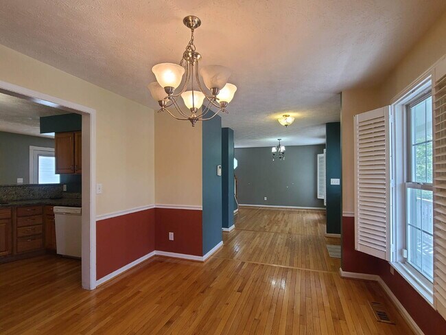 Photo - 4 BR, 3.5 BA Colonial