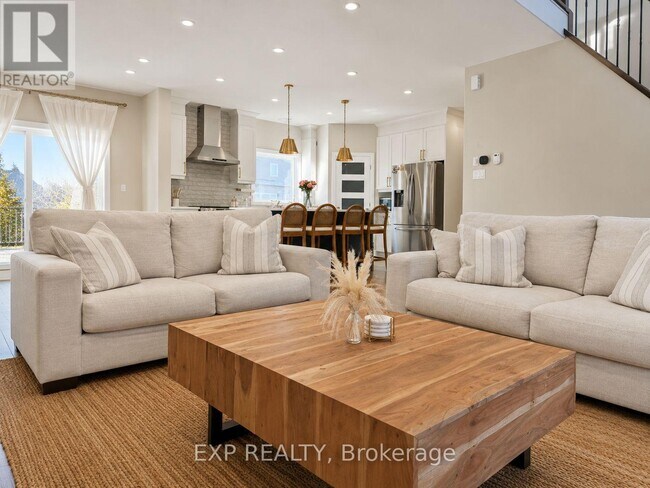Photo - 305 Moonlight Dr