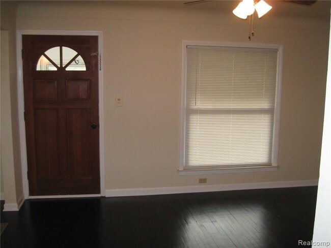 Photo - 141 De Villen Ave